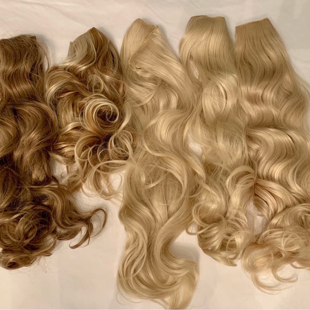 New Hair Extensions (4) 20" -3/4 And (1) 12” 3/4 Curly Wave